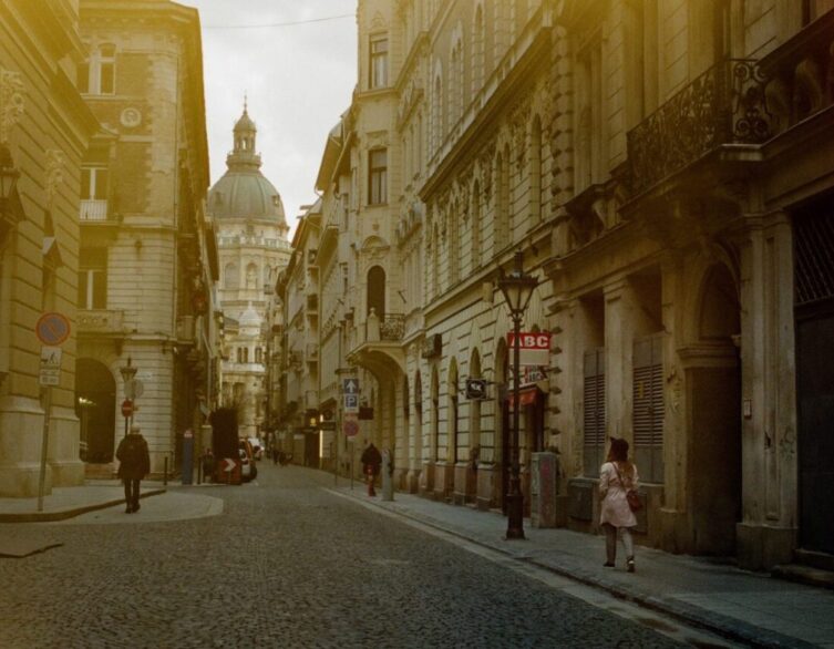 Hajós utca, Budapest, München című film