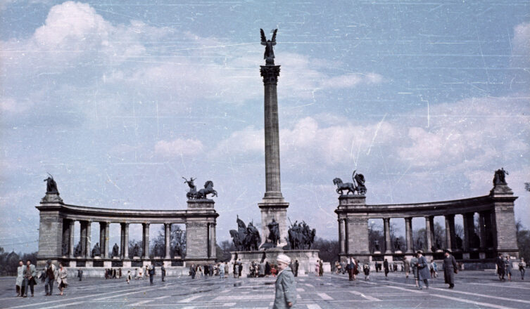 Így nézett ki a Hősök tere 1961-ben. Fotó: Fortepan