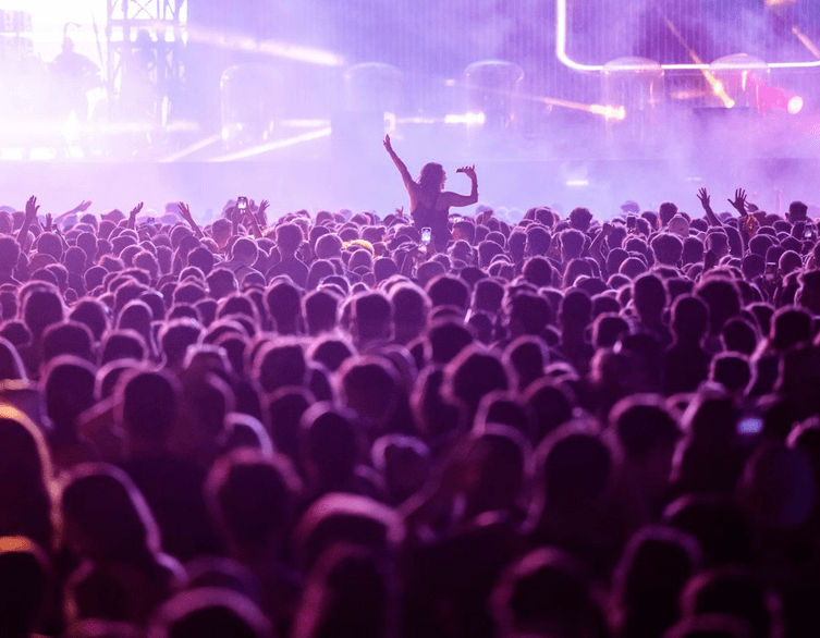 Nelly Furtado a 2025-ös Sziget Fesztivál nagyszinpadán
