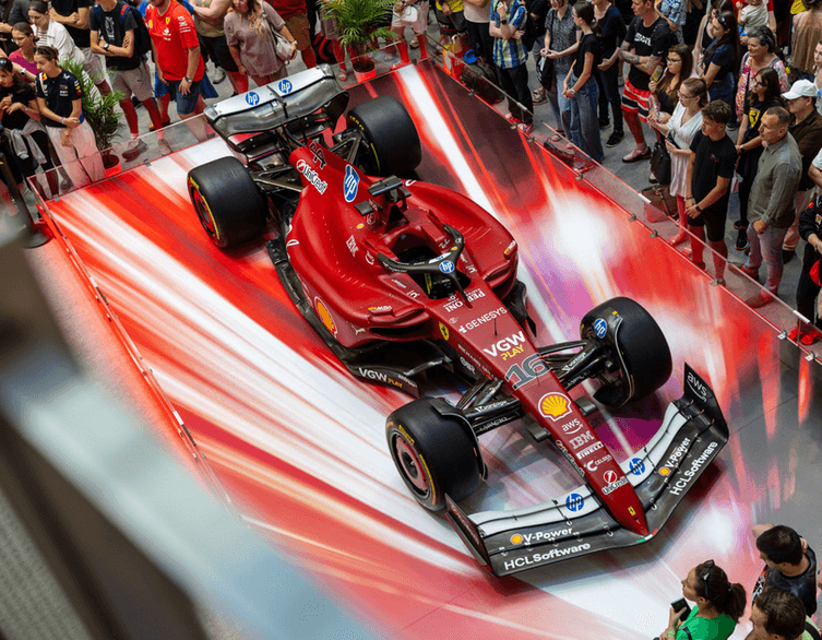 Ferrari-láz Budapesten: így élheted át a Forma–1 boxutca hangulatát a Westendben!
