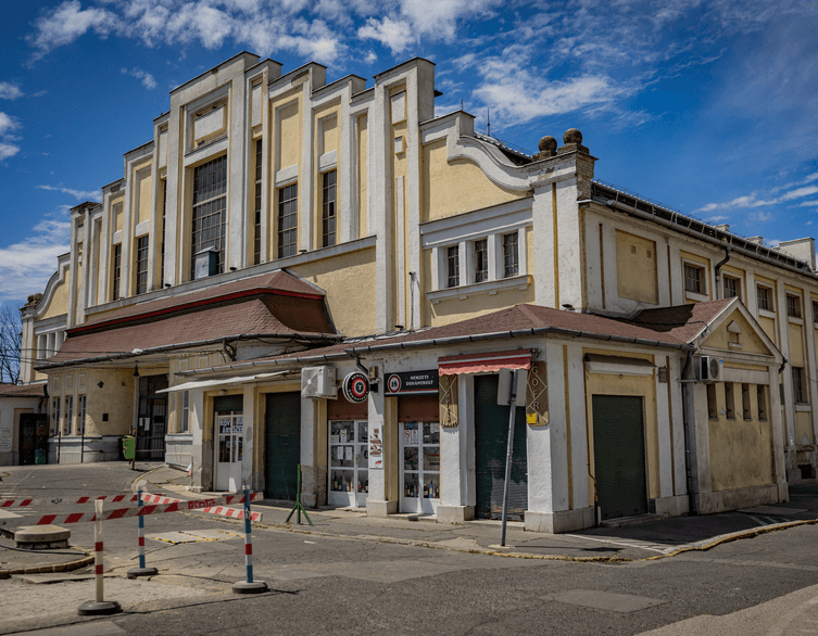 Fedezd fel a Pesterzsébeti Tátra téri vásárcsarnok megújulását