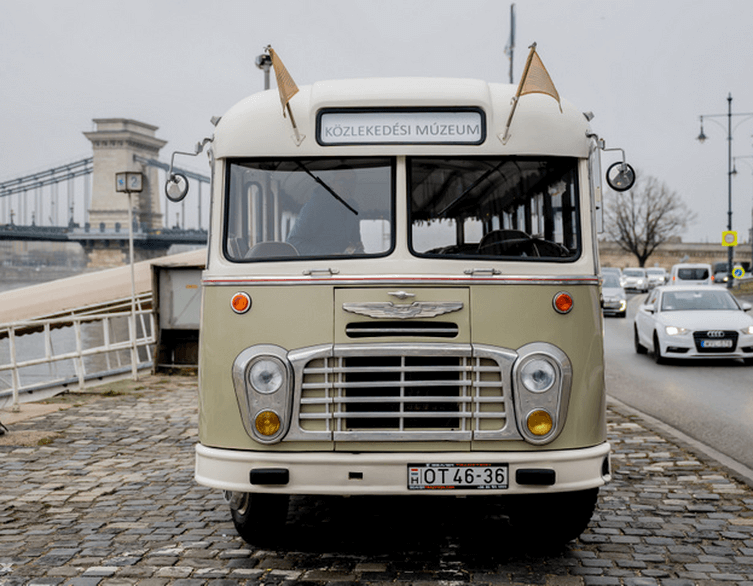 Ikarus buszok Budapest utcáin
