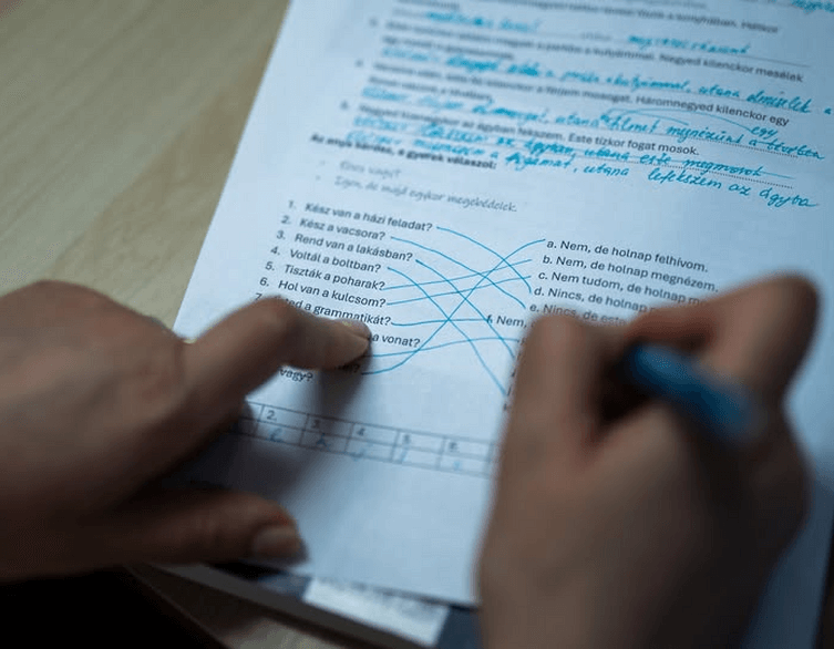 Beszélj úgy, mint egy helyi! Ilyen az ingyenes magyar nyelvtanfolyam Terézvárosban