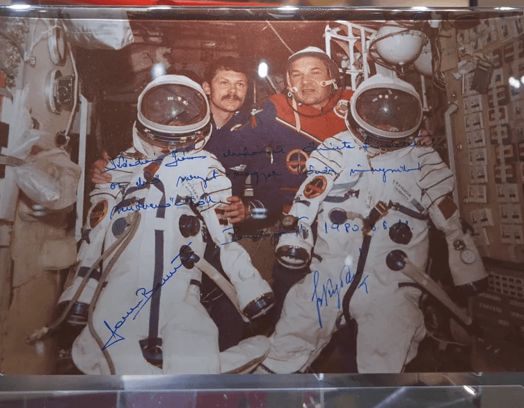 Űrben járt magyar relikviák a Magyar Nemzeti Múzeum Rotundájában